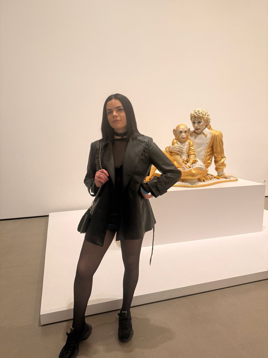 vmorettii's tweet photo. Night at the museum ✨
#thebroad #museum #losangeles #dtla #michaeljackson #jeffkoons #andywarhol https://t.co/3RuiwFwtJR