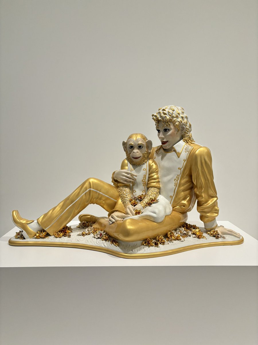 vmorettii's tweet photo. Night at the museum ✨
#thebroad #museum #losangeles #dtla #michaeljackson #jeffkoons #andywarhol https://t.co/3RuiwFwtJR