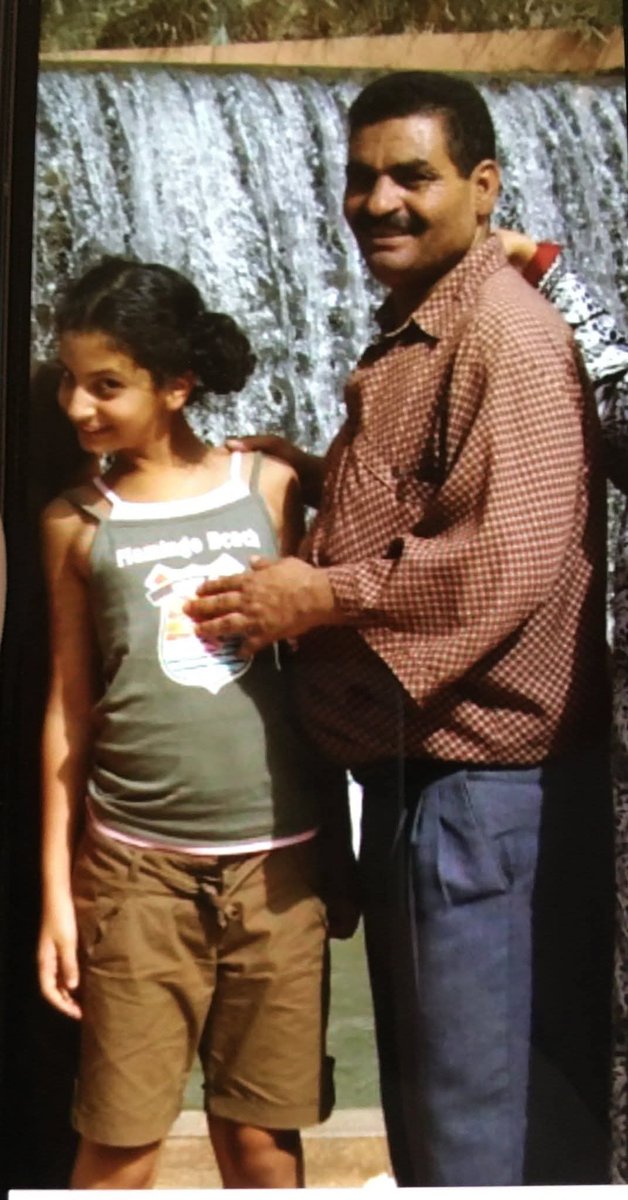 SoukainaBgg's tweet photo. Moi petite avec mon tonton d'amour ! ❤️🫶 Qu'il repose en paix ! 🥺🕊 Ça fait plusieurs années qu'il est décédé, il me manque beaucoup... Merci à lui de m'avoir choyer, gâter et de m'avoir donner bienveillance et amour 🙏💘 Allah y rahmo ! 💔#DimanchePhoto #Hommage #Tristesse https://t.co/L3sGCynhQx