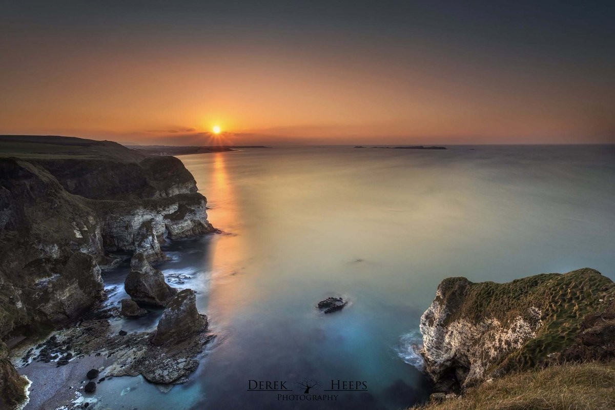 A view at sunset from the Magheracross viewpoint near Portrush.

📷 Derek Heeps

#explorecausewaycoastandglens