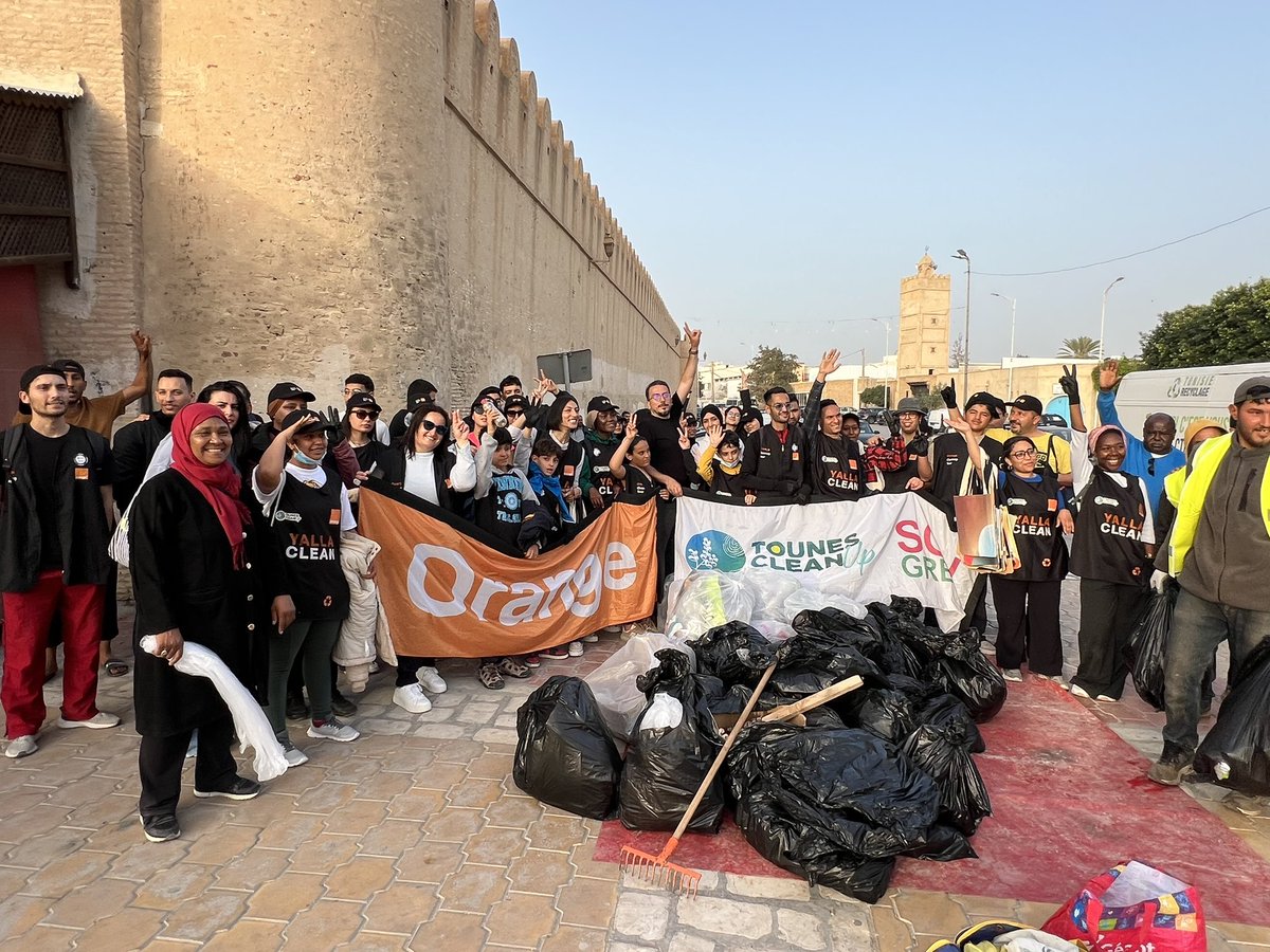 نهار السبت 22 رمضان 2025، مشينا للمدينة العربي بالقيروان و احتفلنا باليوم العالمي للرسكلة و عملنا حملة نظافة لمينا فيها قرابة 1028 كغ 💪🏾 فضلات فيهم 102ساك فضلات غير قابل للرسكلة و 53 ساك فضلات قابل للرسكلة و برشا عجلات مطاطية.
#ramadan #cleanup #orange #stoppolution #TCU