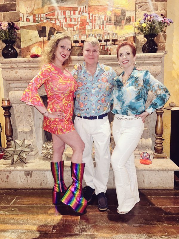 A few more...🕺🕺🌼 w/<a href="/TheKenFeels/">Ken Feels</a> <a href="/RubyLynne50/">RubyLynne</a> <a href="/EveBatelle/">Eve Batelle</a>