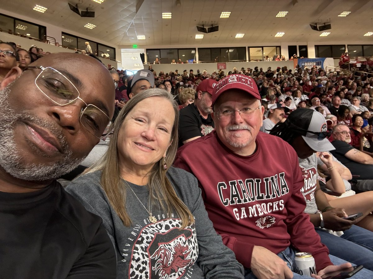 djdiscopete's tweet photo. @RobbeeeRob had a great time at the game! https://t.co/5qsrQMkwAB