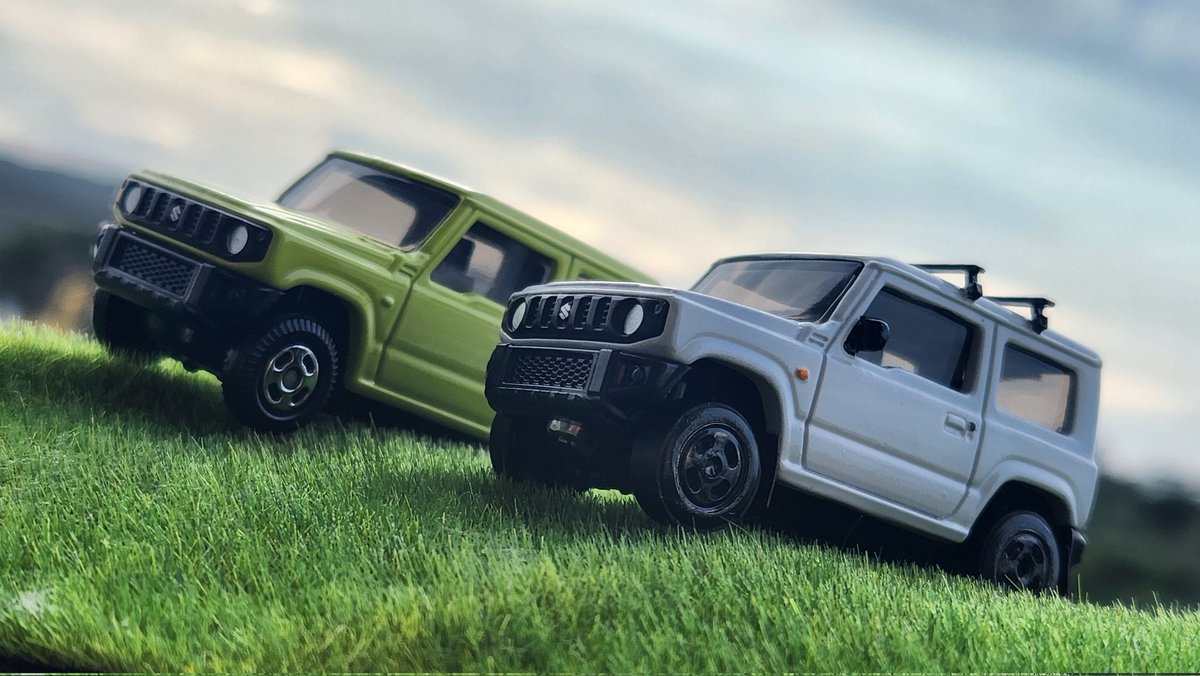NVisro96779's tweet photo. SUZUKI JIMNY
スズキ ジムニー を改造しやがりました^-^
サイドミラー、ルーフキャリア、ホイール、泥除け
それらをこちらで自作^-^
もちろん ルーフキャリア の強度は 豆腐レベル です(笑)
ホンマどうにかならﾝかねぇ～...(笑)

#トミカ #トミカ改造 #スズキ #スズキジムニー #ジムニー #ミニカー https://t.co/3IV6YHsvAe
