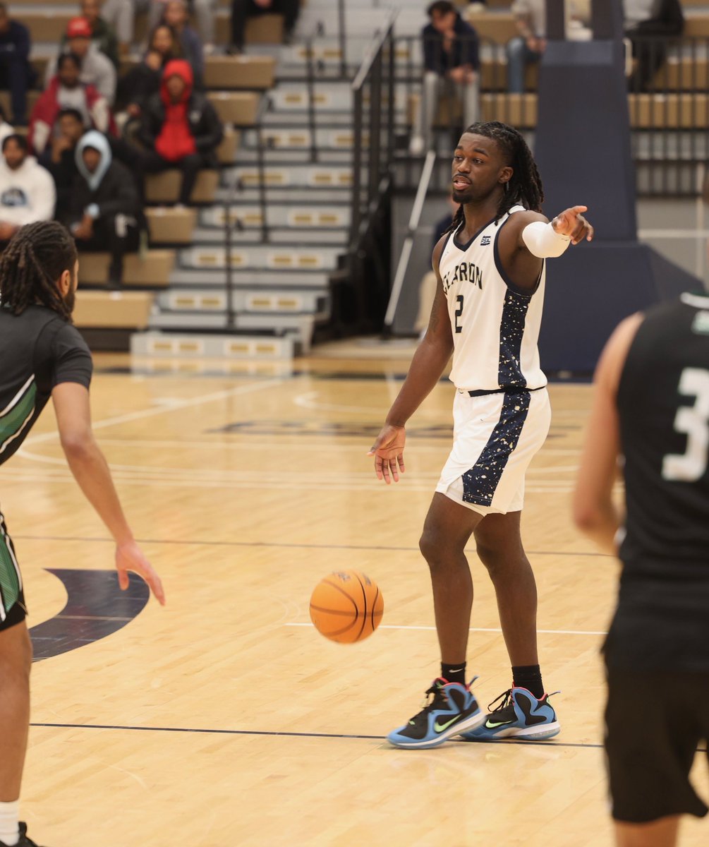 Clarion (D2) 6'6 guard Cam "CK" Kearney tells me that he's receiving interest from Western Kentucky, Coastal Carolina, Georgia Southern, Hofstra, Bowling Green, Oregon State, Lipscomb, Southern Illinois, among several others.

21.2 PPG (46.3% 3PT)
5.6 RPG 

22 @ Syracuse