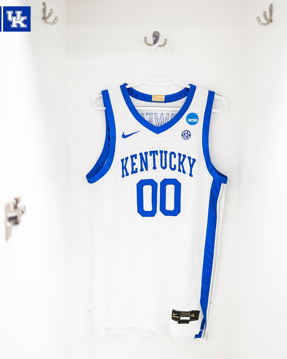 KentuckyMBB's tweet photo. Our favorite colors, #GoBigBlue 😼 https://t.co/mKnFO0qgll