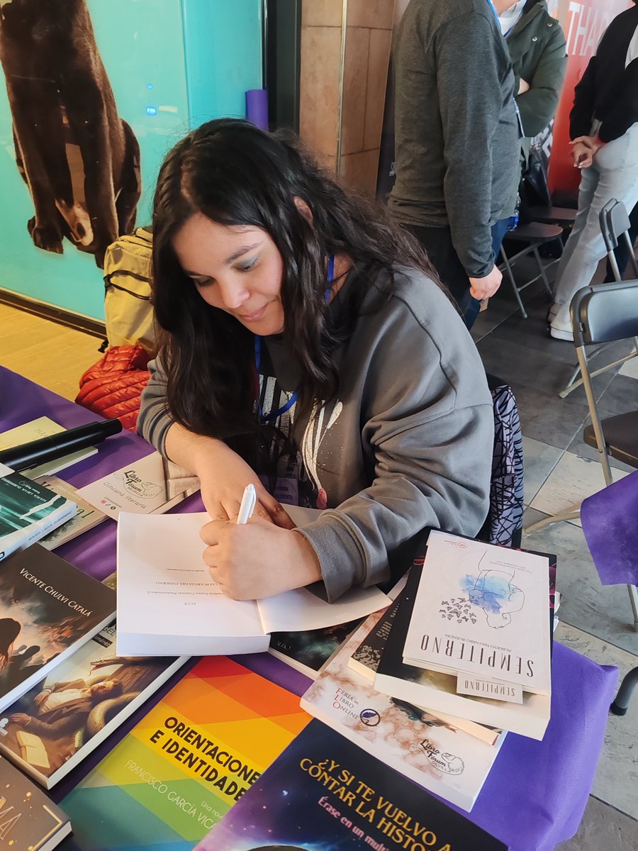 MariaLeivag's tweet image. Lo de este fin de semana en Murcia ha sido una absoluta locura. 

Tercer #LibroForum que organizo y ya estamos trabajando para preparar el de Valencia. 

Estoy muy muy feliz de todo lo vivido, qué maravilloso es formar parte de esta familia literaria y ser de @KmleonBooks. 🥹