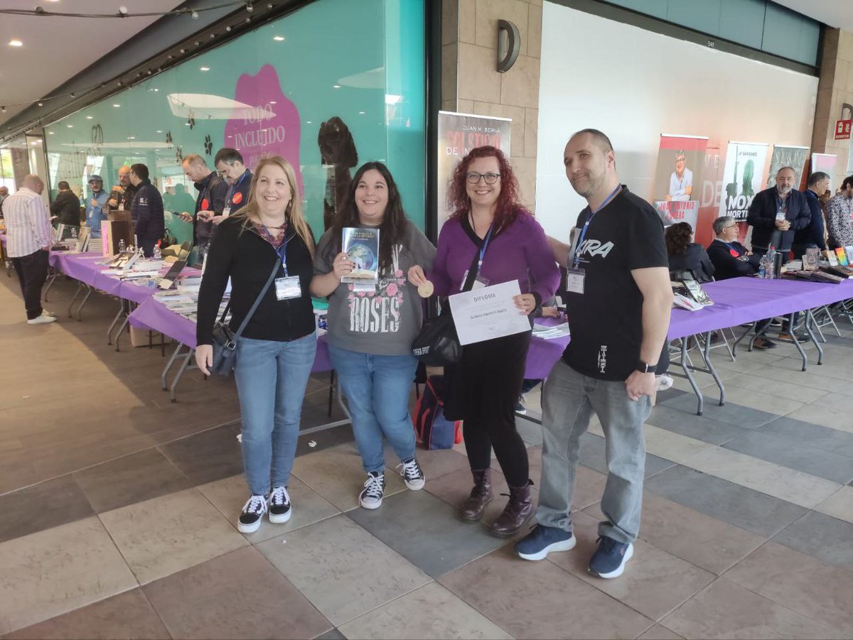 MariaLeivag's tweet image. Lo de este fin de semana en Murcia ha sido una absoluta locura. 

Tercer #LibroForum que organizo y ya estamos trabajando para preparar el de Valencia. 

Estoy muy muy feliz de todo lo vivido, qué maravilloso es formar parte de esta familia literaria y ser de @KmleonBooks. 🥹