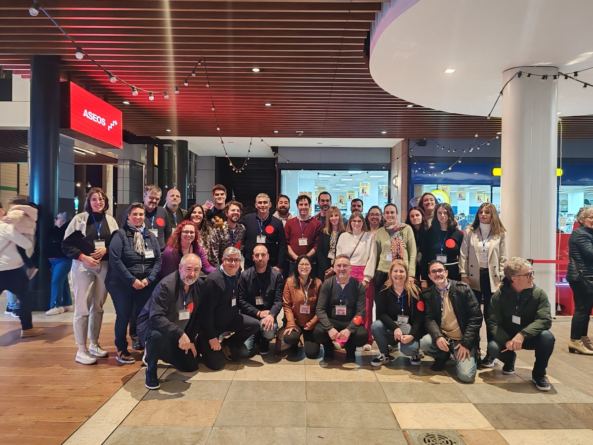 MariaLeivag's tweet image. Lo de este fin de semana en Murcia ha sido una absoluta locura. 

Tercer #LibroForum que organizo y ya estamos trabajando para preparar el de Valencia. 

Estoy muy muy feliz de todo lo vivido, qué maravilloso es formar parte de esta familia literaria y ser de @KmleonBooks. 🥹