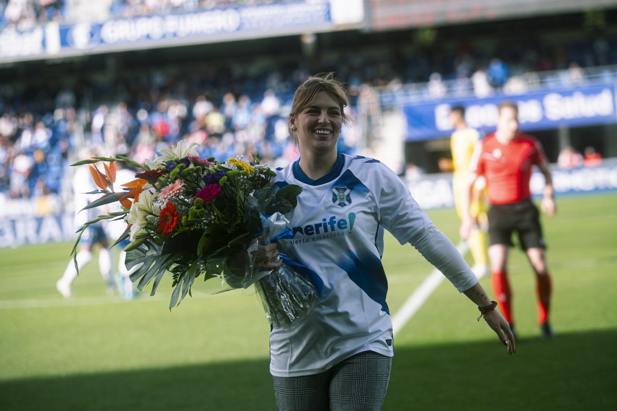 [Crónica]

✍️ 𝐔𝐧𝐚 𝐯𝐢𝐜𝐭𝐨𝐫𝐢𝐚 𝐝𝐞 𝐜𝐚𝐫𝐚́𝐜𝐭𝐞𝐫 𝐲 𝐝𝐞 𝐜𝐨𝐦𝐩𝐫𝐨𝐦𝐢𝐬𝐨 

🔗 clubdeportivotenerife.es/noticias/una-v… 

#TenerifeCádiz #SiempreCDTenerife 

(📷 <a href="/sanacosta_/">San 📷🌹</a>)