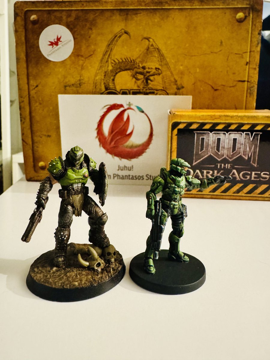 We also worked with the awesome people at <a href="/PhantasosStudio/">Phantasos Studio</a> to not only offer our guests miniature speed paining classes, but also gift them all a professionally painted Slayer (they also did this Master Chief for me). #DOOM