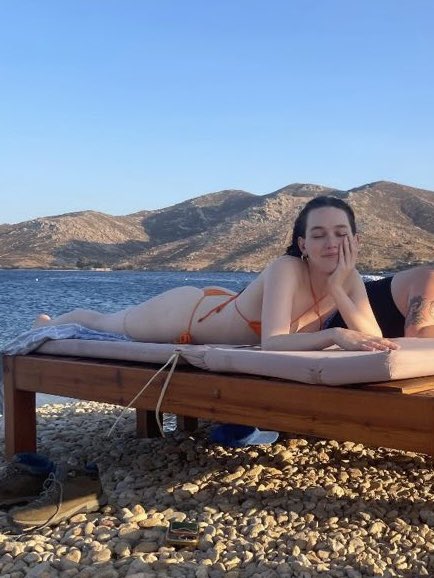 victoria pedretti archive tweet media