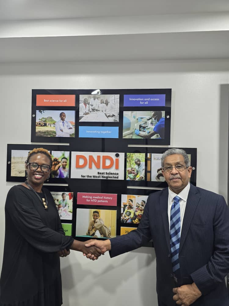 MycetomaRC's tweet image. Professor @ProfAHFahal recently met with the @DNDi team in Nairobi to discuss groundbreaking work at the @MycetomaRC. With over 10 years of collaboration, together weβre transforming the lives of #mycetoma patients and pushing the boundaries of healthcare innovation!