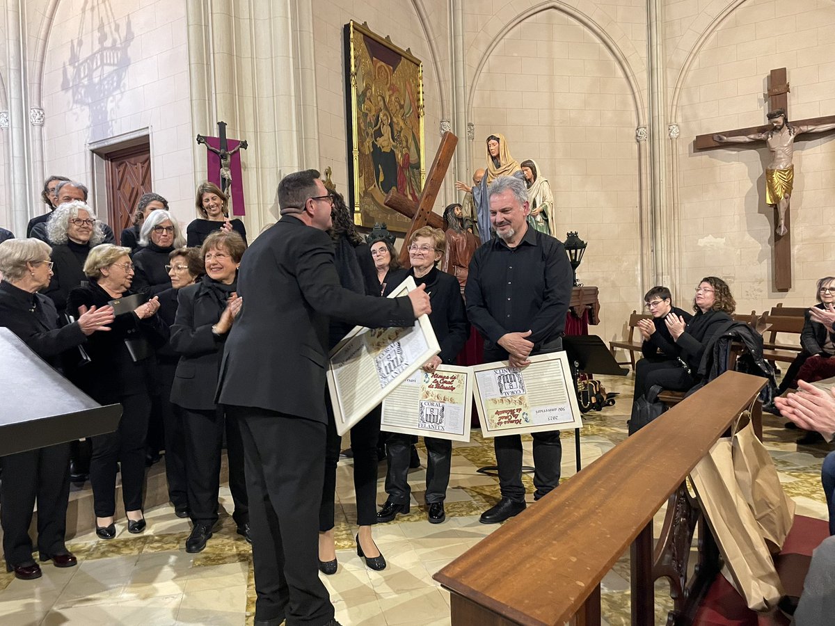 SolerCatalina's tweet image. 50 anys d’Orgull felanitxer, 50 anys de la Coral de Felanitx, avui 50 anys després, al mateix lloc, mateix repertori #orgullfelanitxer