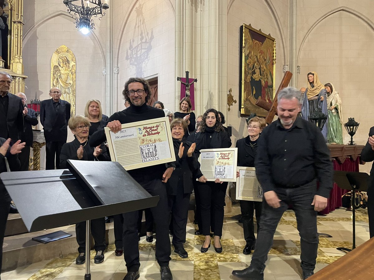 SolerCatalina's tweet image. 50 anys d’Orgull felanitxer, 50 anys de la Coral de Felanitx, avui 50 anys després, al mateix lloc, mateix repertori #orgullfelanitxer