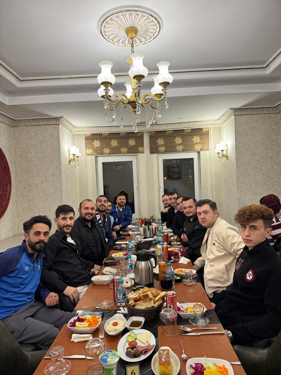 Dostumuz Zonguldakspor’un <a href="/UltrasDarkSide/">Ultras Dark Side</a> İstanbul oluşumunu iftar programımızda ağırladık sohbetlerimizle aramızdaki dostane bağlarımızı kuvvetlendirdik davetimize iştirak ettikleri için teşekkür ederiz.
Madenlerden Demiryollarına uzanan dostluğumuz daim olsun.