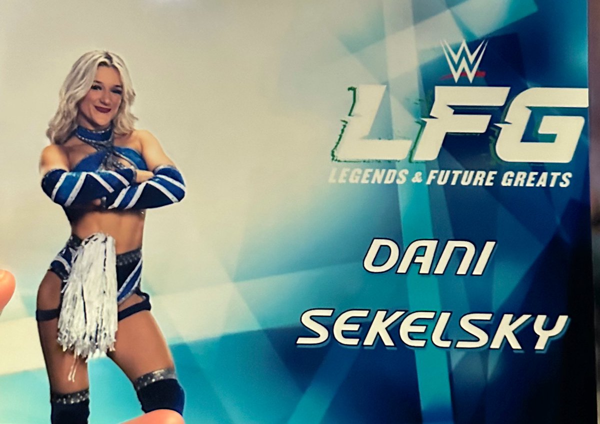 TUNE IN!!! WWE LFG ON A&amp;E 8PM TONIGHT 💙🤍🩵📣