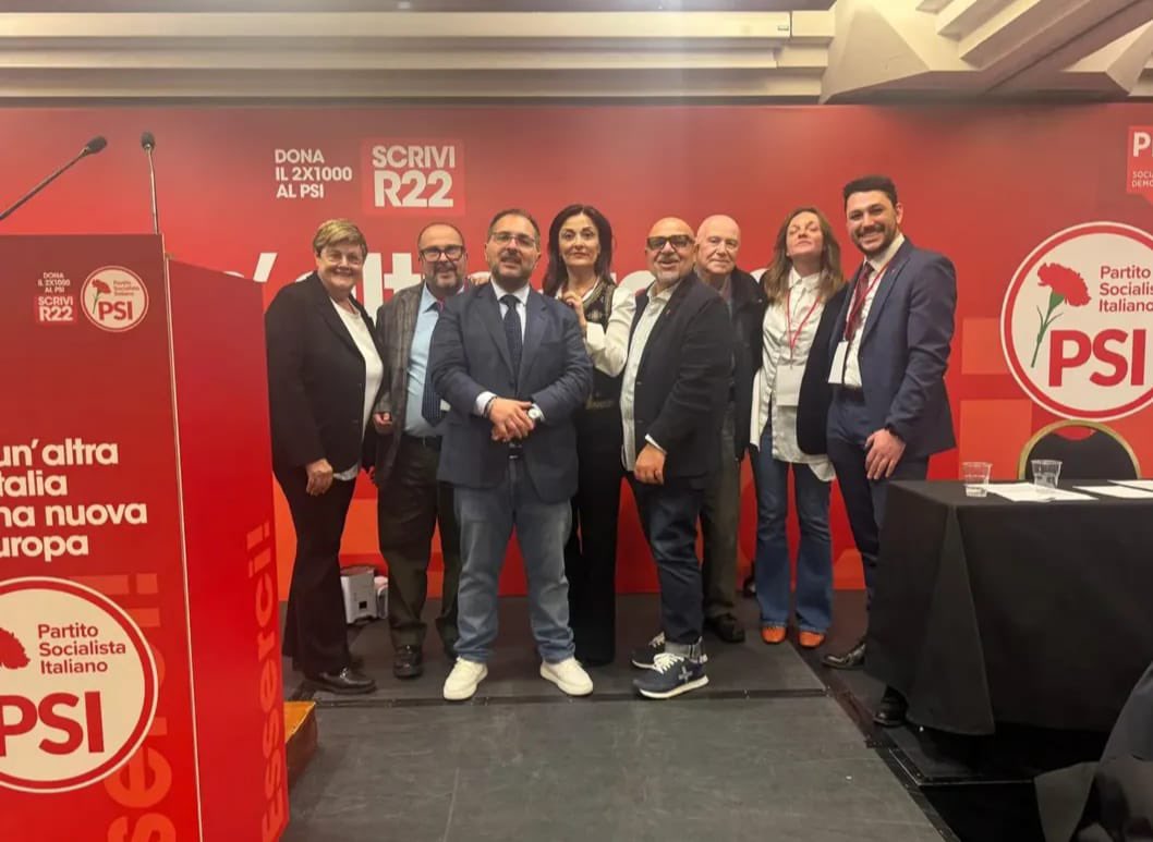 Si è conclusa questa tre giorni a Napoli dove si è discusso di politica.
Ormai è raro trovare luoghi in cui si dibatte di questioni politiche e di soluzioni per il paese.
Un doveroso ringraziamento ai compagni del <a href="/PSINapoli/">PSI Napoli</a> per la splendida organizzazione.
Nella foto la quasi