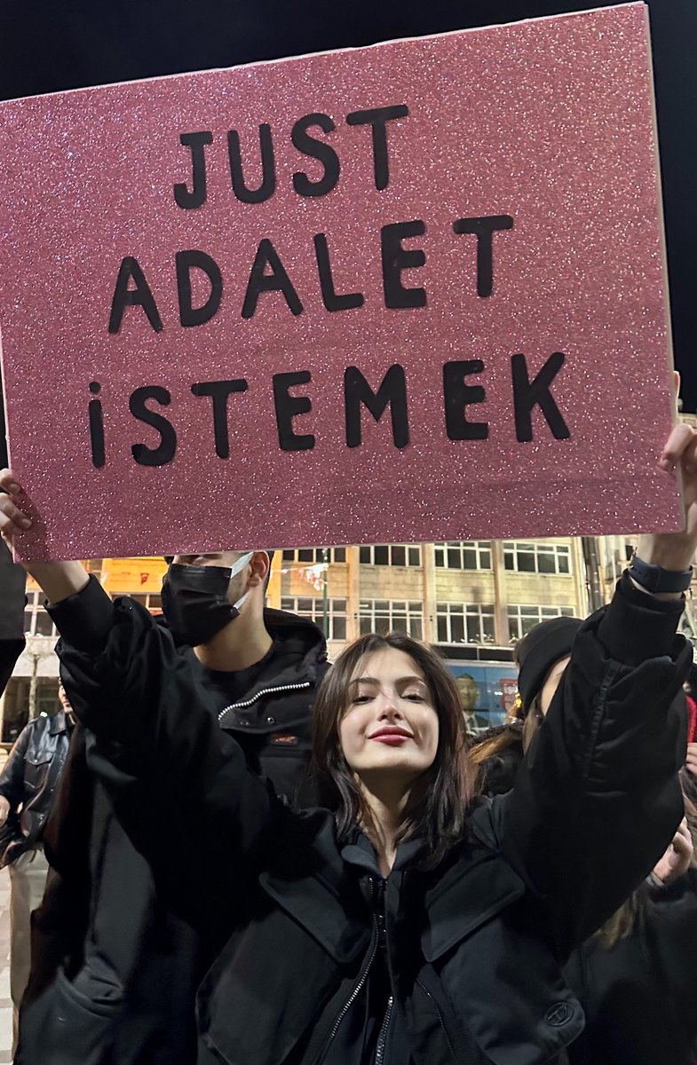 dövizime bakıp fotoğrafını çekenleri gördükçe yaşadığım güç zehirlenmesi