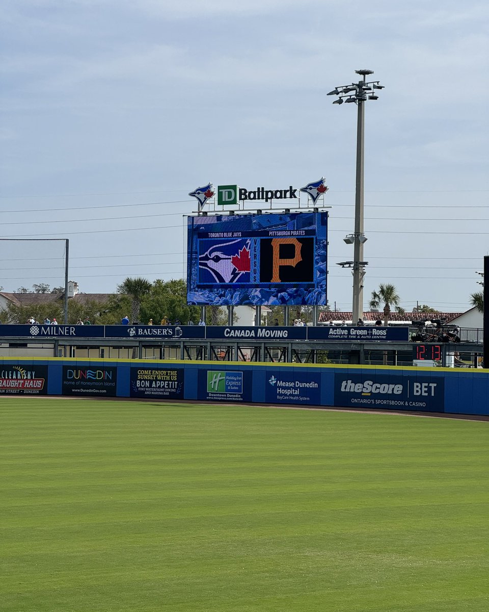 CASmith83's tweet image. Great day for a ball game!