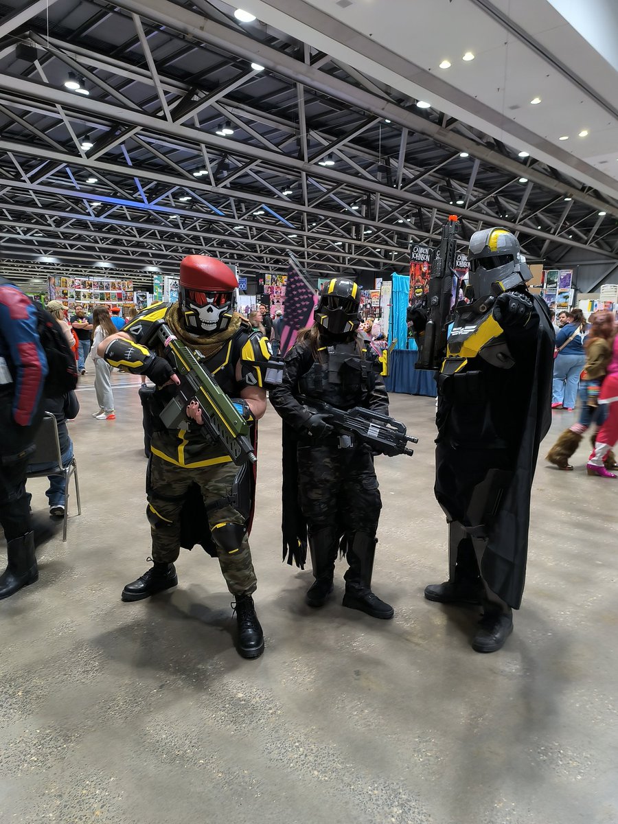 Shepherd0Fire's tweet photo. Had a great time diving with @LavenrPink at day 3 of #PlanetComicCon ,๐ https://t.co/x3i2OWXKsF