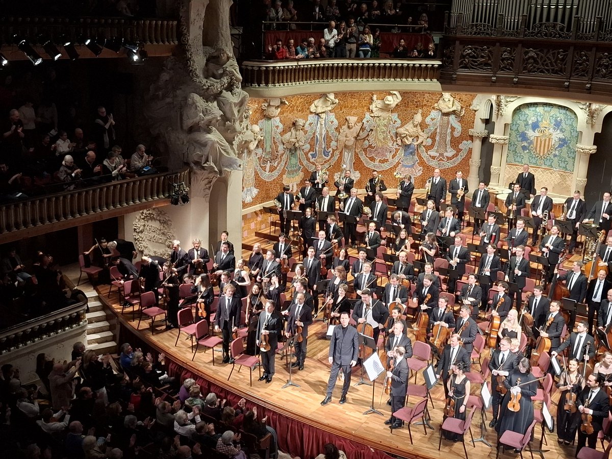 Quin Bruckner tan magnífic. Currentzis brutal. Dirigeix i es mou constantment. I aquesta orquestra...mare meva! He gaudit molt avui al Palau