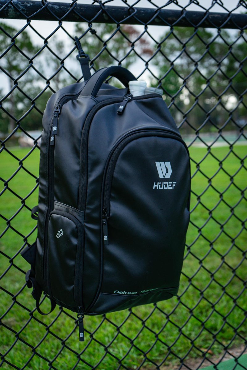 hudefpickleball's tweet photo. Designed for the players who demand the best. The Hudef Deluxe Series Pickleball Bag keeps your gear secure, organized, and ready for action. Carry your game in style.
#HudefSports #DeluxeSeries #PickleballEssentials #GameReady #PickleballGear #PickleballBag #PickleballLife https://t.co/fqDmYjnk0I
