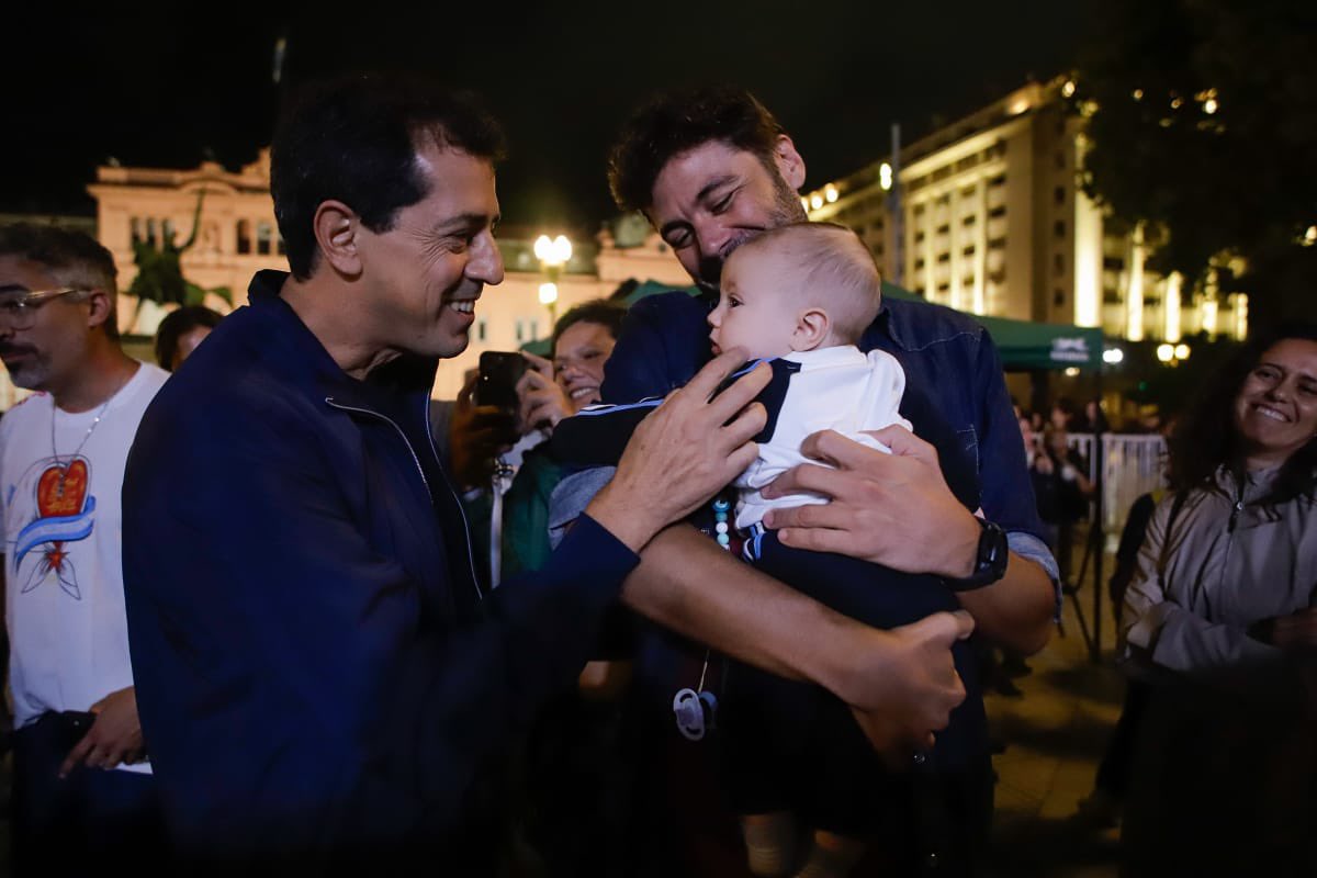 Juan Monteverde (@juanmonteverde) on Twitter photo Hablar en la plaza de mayo es un inmenso honor para un militante. Gran vigilia hacia el 24 de la <a href="/gargantapodero/">La Garganta Poderosa</a> junto a compañeros muy queridos. Acá hay una generación dispuesta a cumplir los sueños de los que pelaron antes. Unidad para enfrentar al autoritarismo de Milei y Hablar en la plaza de mayo es un inmenso honor para un militante. Gran vigilia hacia el 24 de la <a href="/gargantapodero/">La Garganta Poderosa</a> junto a compañeros muy queridos. Acá hay una generación dispuesta a cumplir los sueños de los que pelaron antes. Unidad para enfrentar al autoritarismo de Milei y