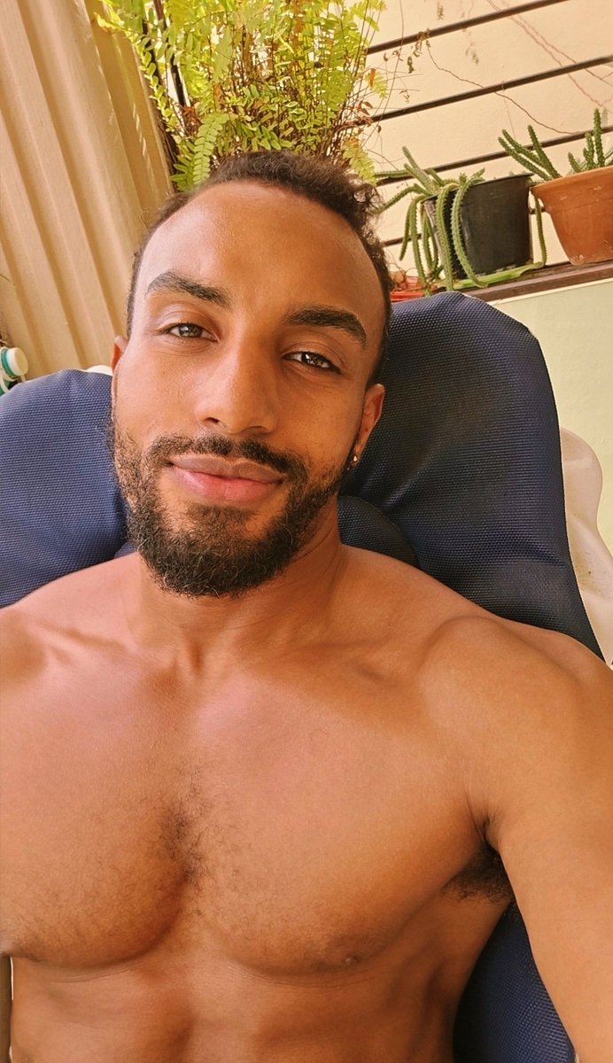 benjin15's tweet photo. #sundayfeels 🏡🧘🏾‍♂️✨️ https://t.co/b2cBc8YqZG
