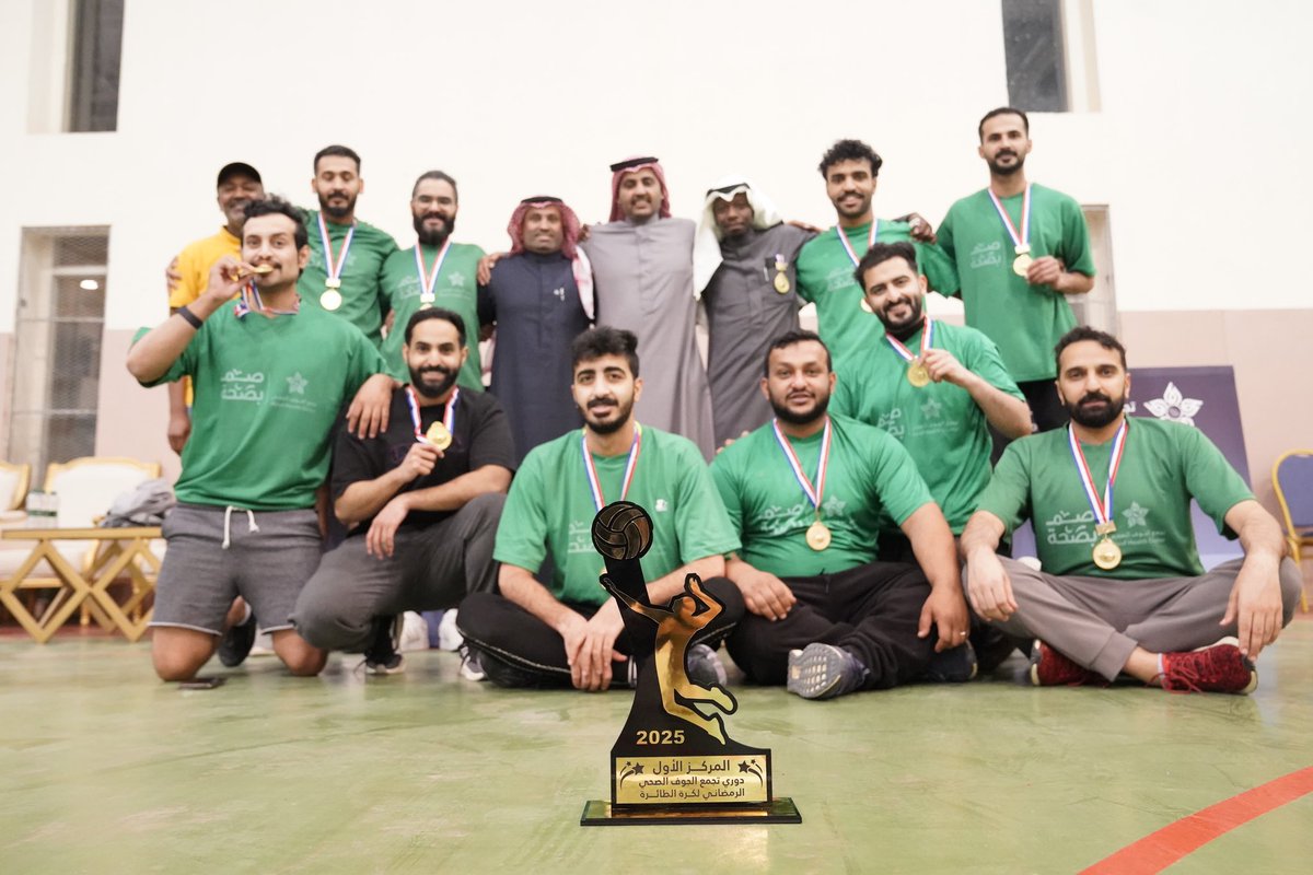 #تكريم 
الرئيس التنفيذي يكرم الفريق الحاصل على المركز الاول ☝️
مستشفى الملك عبدالعزيز التخصصي 
#صم_بصحة 
#التواصل_الداخلي 
#تجمع_الجوف_الصحي
