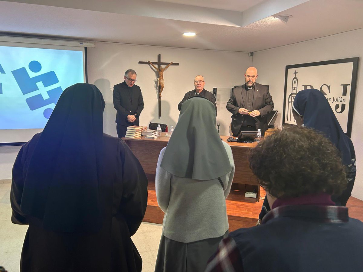 En la tarde de hoy hemos tenido un encuentro los participantes en el #CongresoNacionalDeVocaciones  con nuestro <a href="/Obispofcerro/">✙ Francisco Cerro Chaves</a> para revivir el congreso y plantear propuestas para aplicar el congreso en nuestra <a href="/architoledo/">Archidiócesis de Toledo</a> y poder pasar así “De los Sueños a los Retos”.