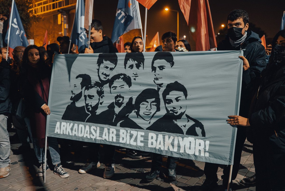 “Arkadaşlar bize bakıyor…”

Mart 2025, İzmir