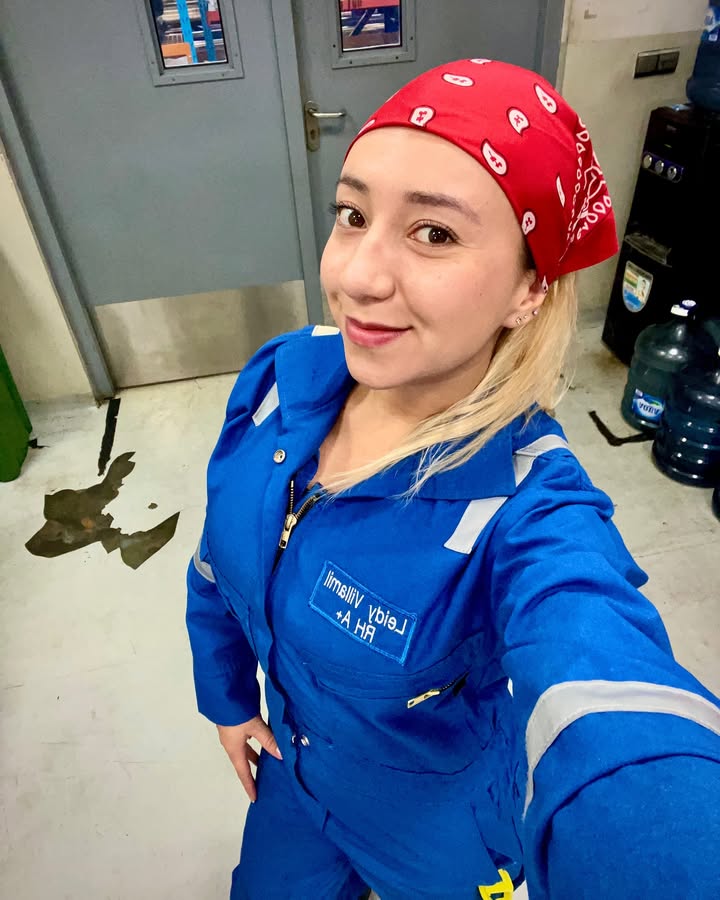 That BadAs🍑 engineer girl 🤗
#engineering 
#oil #oilandgas #Finance #Badgirl
#engineergirl