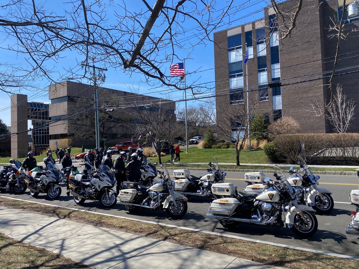 bptpolice's tweet photo. Today, the Bridgeport Police Department was proud to represent and celebrate at the Greenwich St. Patrick's Day Parade! โ๏ธ๐
#BridgeportPD #GreenwichPoliceDepartment https://t.co/4I0vLSw19n