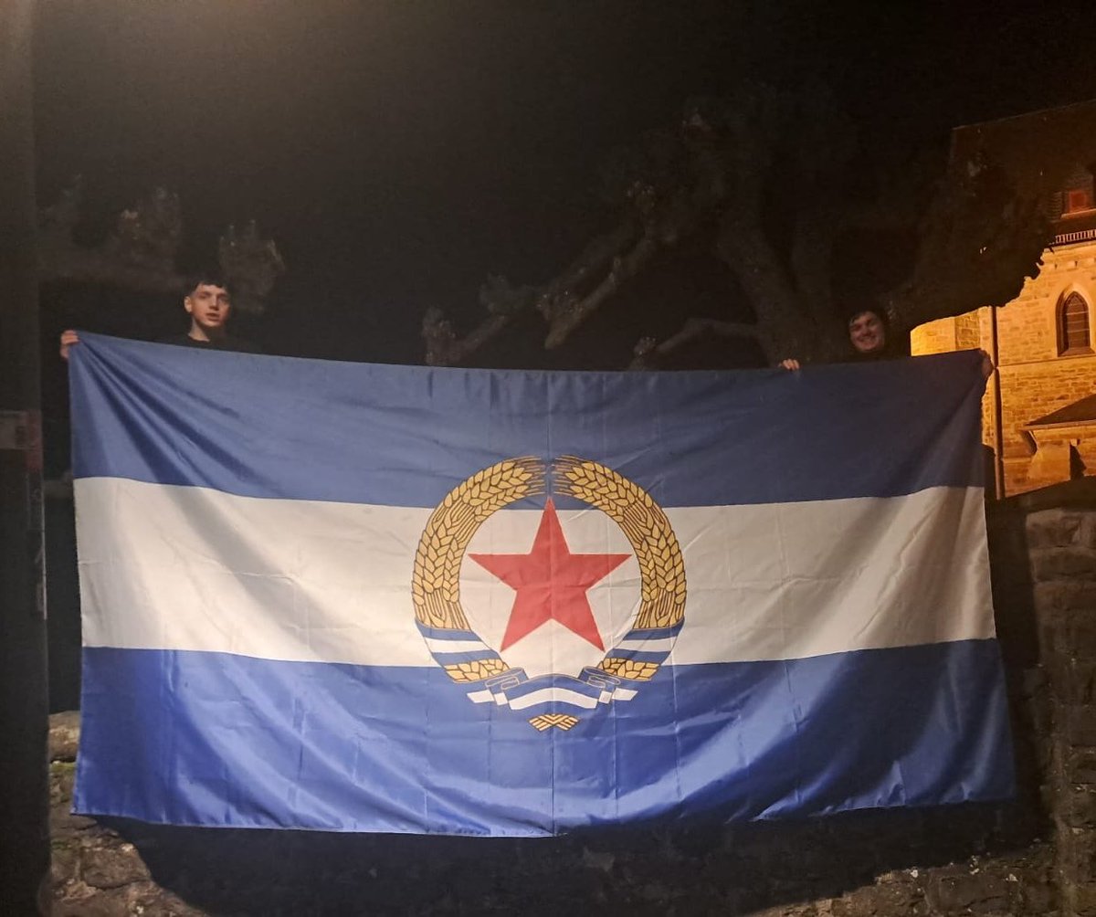 The People's Republic of Edristan just set a new record for the largest micronational flag: a stunning 2×4 meters, surpassing <a href="/duckionarygov/">Duckionary</a>’s previous mark. It will be used in future ceremonies.
#micronation #flags #edristan
#guerillagardening