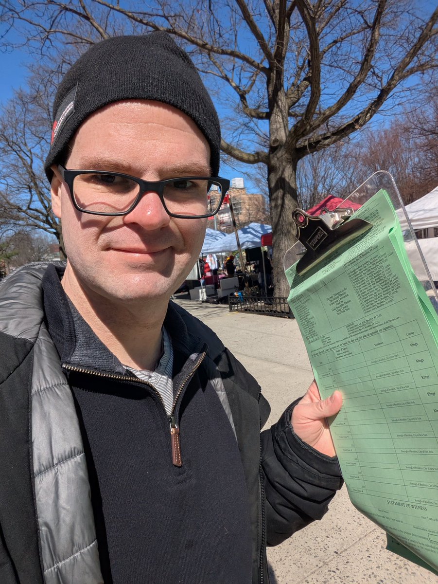 seamus4brooklyn's tweet photo. Just another weekend of petitioning for the @INDBrooklyn candidate slate. #presidentlife https://t.co/D3TM5aMG3h