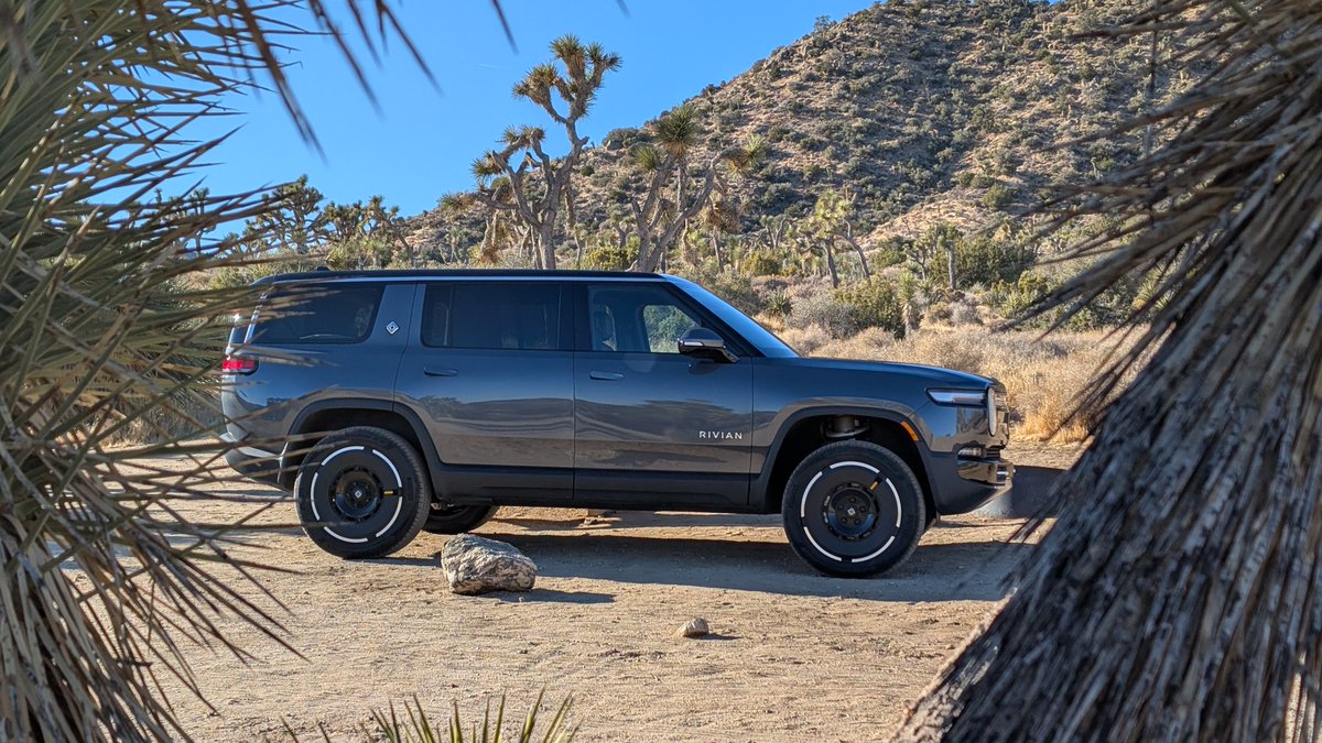 tnkgrl's tweet photo. My producer @deathandfood and I went #EVCamping in #JoshuaTree with the @Rivian #R1S after #CES2025 :) Don't miss my epic story on @techradar! https://t.co/5mqNWlVVeI https://t.co/aRBlBZH1Pq