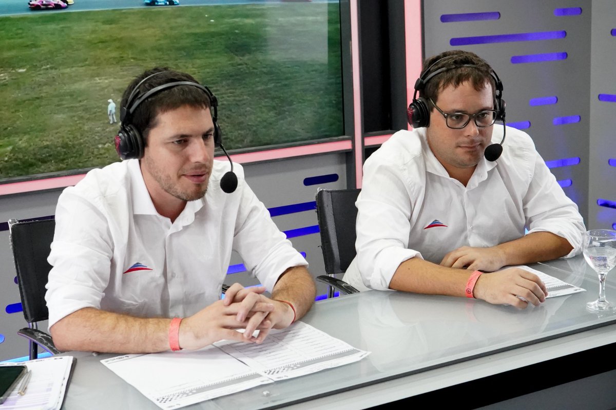 Domingo lluvioso y con un final de locos de la Clase A del <a href="/Procar_4000/">Procar4000</a>

Otra transmisión compartida con <a href="/Maxi_Bibbo/">Maximiliano Bibbó</a> en la cabina, haciendo <a href="/sportprototipo/">Sport Prototipo Argentino</a> y <a href="/Fiatunoasm/">ASM Fiat Uno</a>, además de Procar.