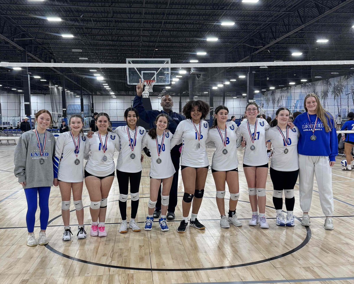 Congrats to 14 White! They finish their weekend at the LUV March Madness by getting 3rd overall in their division gold bracket! Way to go! 🎉