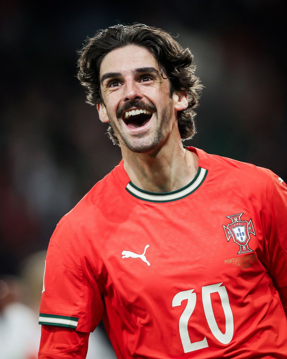Que chapadão de luva branca.