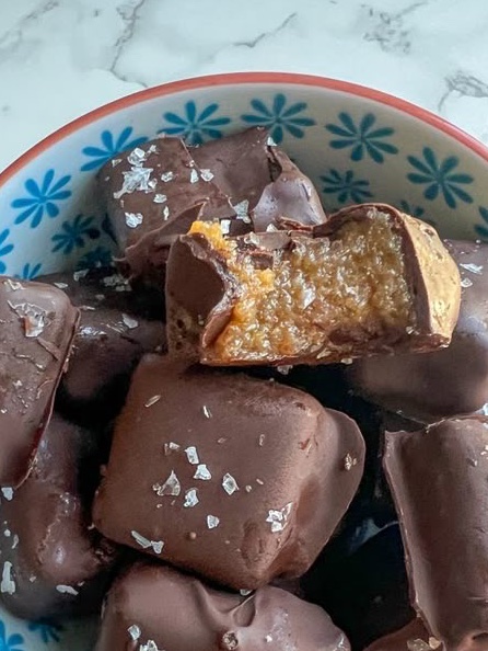 PURE INTEL 🍯 Psychic (Knowledge) Realm (@pure_intel) on Twitter photo Sweet, creamy, and covered in chocolate – these date caramels are a game changer! 😍🍫
Ingredients:
• 1 cup pitted dates
• 1/4 cup <a href="/nuts_n_more/">Trending Premium Protein Nut Butter Spreads</a> #almondbutter (code: RACHELLAUREN15)
• 1 tsp vanilla extract
• Pinch salt
• 1/2 cup #darkchocolate
#foodiebeauty #recipe Sweet, creamy, and covered in chocolate – these date caramels are a game changer! 😍🍫
Ingredients:
• 1 cup pitted dates
• 1/4 cup <a href="/nuts_n_more/">Trending Premium Protein Nut Butter Spreads</a> #almondbutter (code: RACHELLAUREN15)
• 1 tsp vanilla extract
• Pinch salt
• 1/2 cup #darkchocolate
#foodiebeauty #recipe