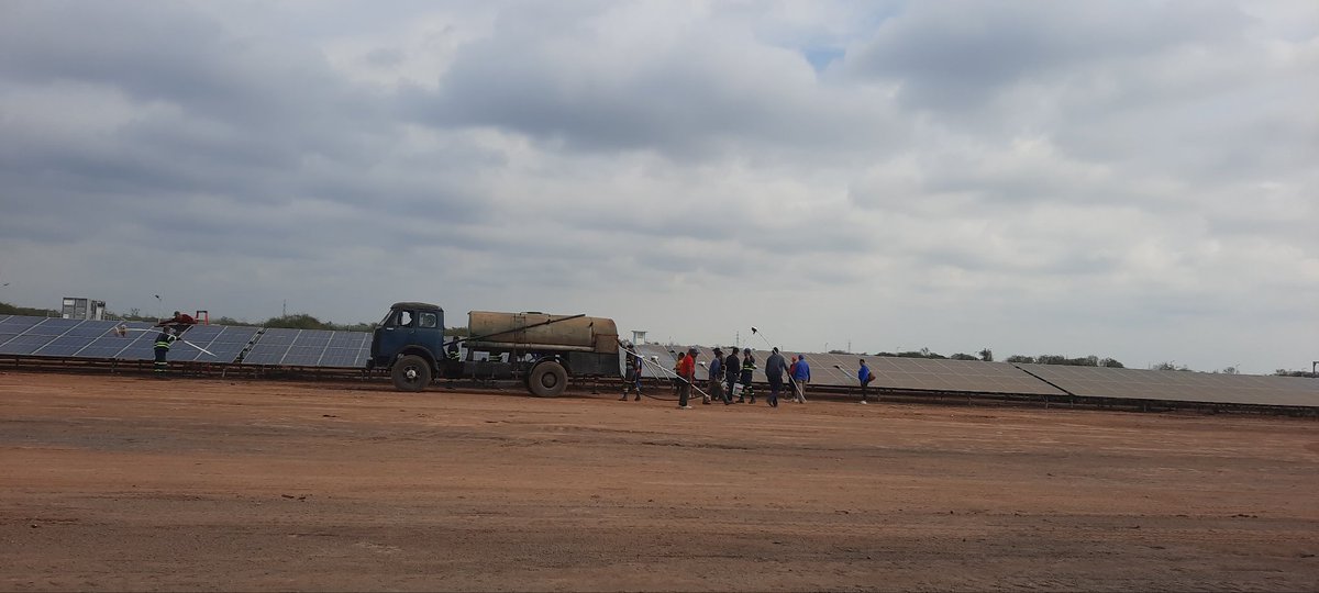 Próximamente se inaugura el parque fotovoltaico Ciudad Industrial de #Artemisa. Hoy fue un domingo de trabajo voluntario junto a nuestros hermanos de la #EmpresaElectricaArtemisa. #ArtemisaJuntosSomosMás