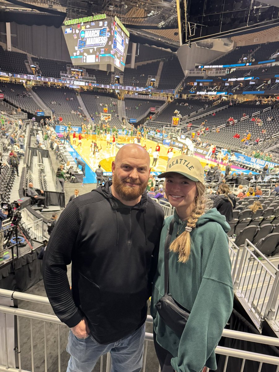 Diller_Time's tweet photo. #MarchMadness  📍Seattle https://t.co/9LyJu31VJe