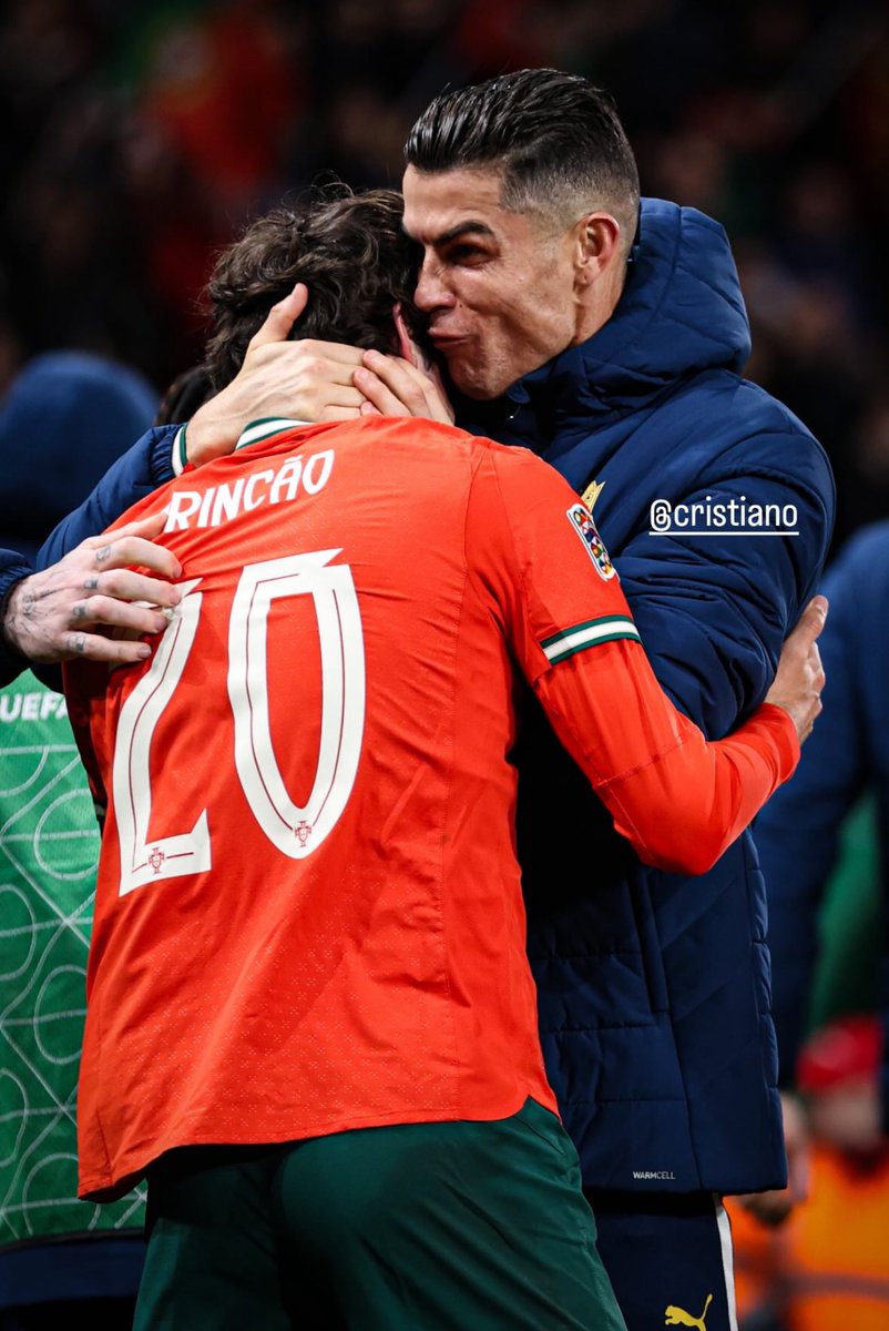 Ronaldo a agradecer a Trincão. 🐐