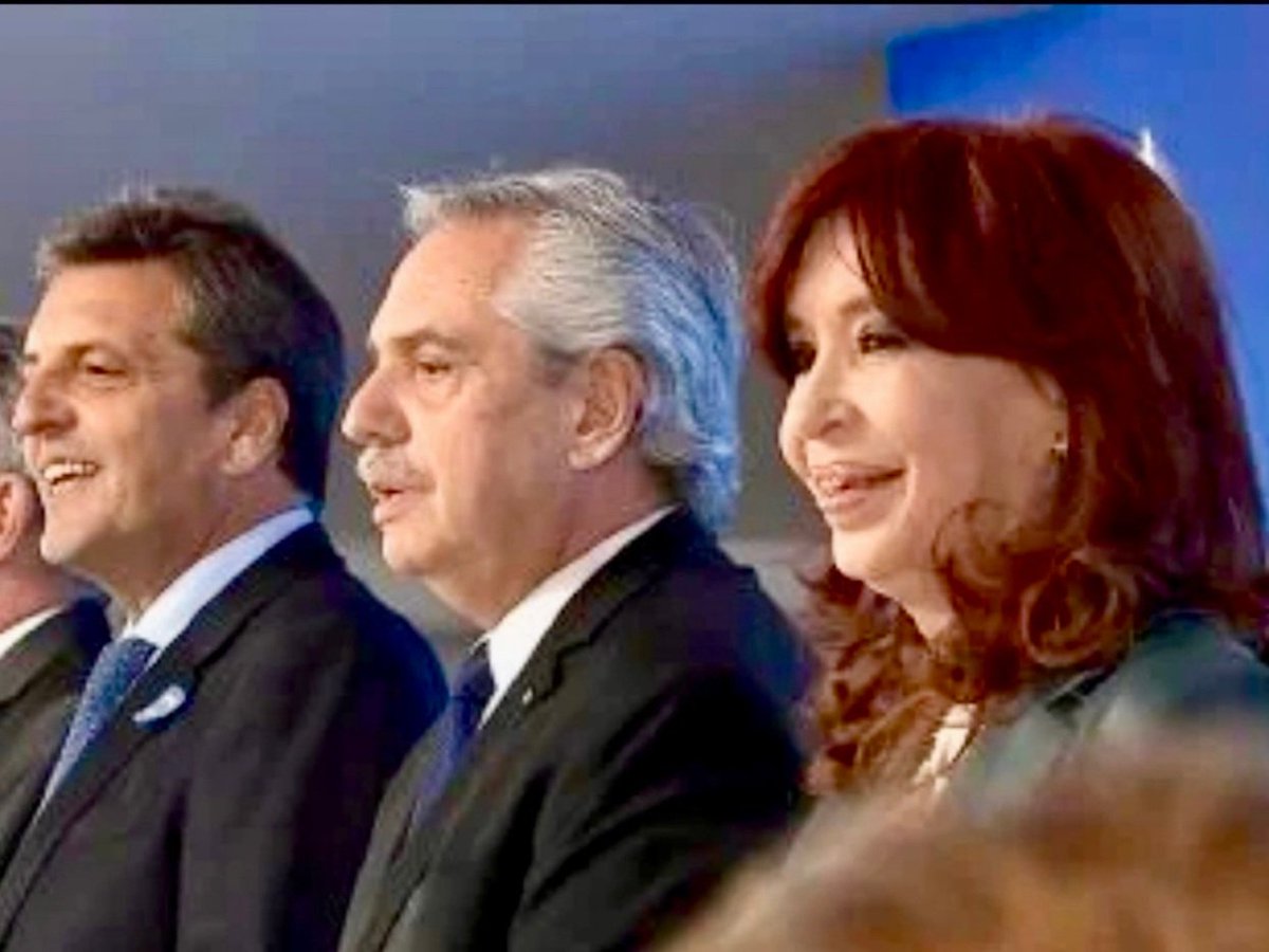 Bond Esponja 007 tweet media