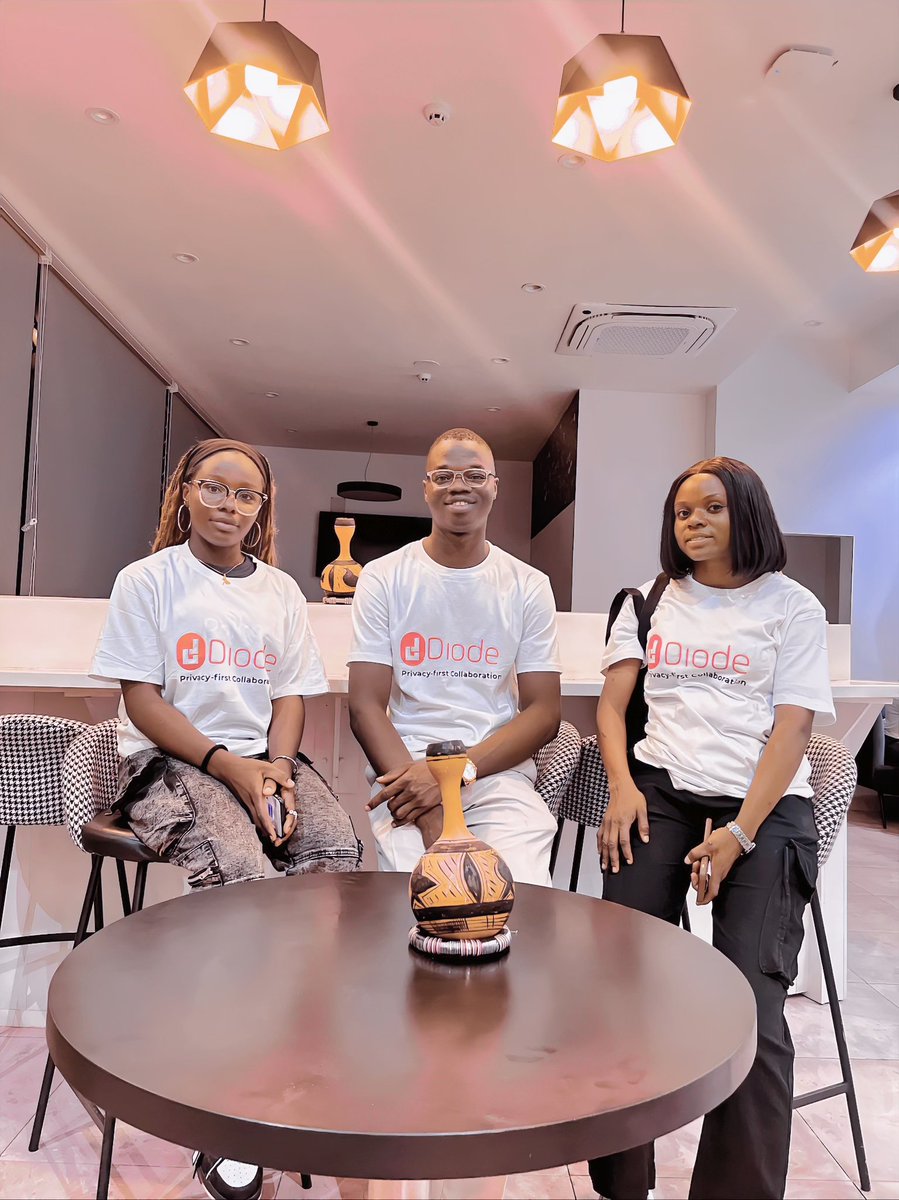 TheJoshuason's tweet image. We’re thrilled to launch the Diode Nigeria community —the web3 hub of Africa! Diode Collab is here to level up your communications(Chats, File sharing  etc) with absolute security. 

Download it now on App Store or Google Play Store &amp;amp; let’s connect safely! 
#DiodeNigeria…
