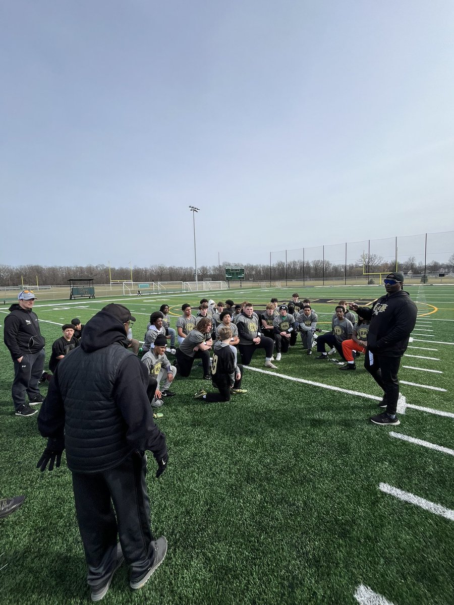 Rush Henrietta Royal Comets Football (@rhcometfootball) on Twitter photo 37 and sunny great time to be outside! Mini camp #4 in the books!
#RHdudes! <a href="/BruceJ_55/">Coach Bruce J</a> 37 and sunny great time to be outside! Mini camp #4 in the books!
#RHdudes! <a href="/BruceJ_55/">Coach Bruce J</a>