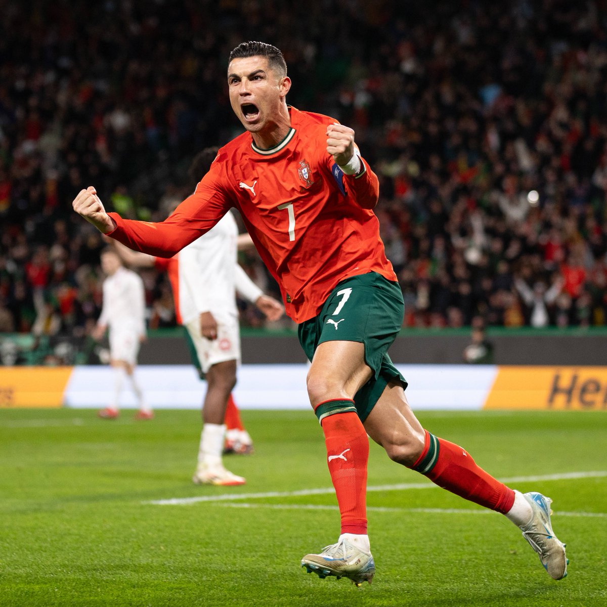 SofascoreBR's tweet photo. 🔎 Cristiano Ronaldo (40 anos) é o artilheiro da Liga A da atual edição da Nations League! 🇵🇹🍷

⚔ 7 jogos
⚽ 6 gols (!)
🅰 1 assistência
🅿 7 participações em gols (!)
⏰ 79 mins p/ participar de gol (!)
👟 30 finalizações (12 no gol)
🔑 9 passes decisivos (!)
💯 Nota Sofascore 7.46