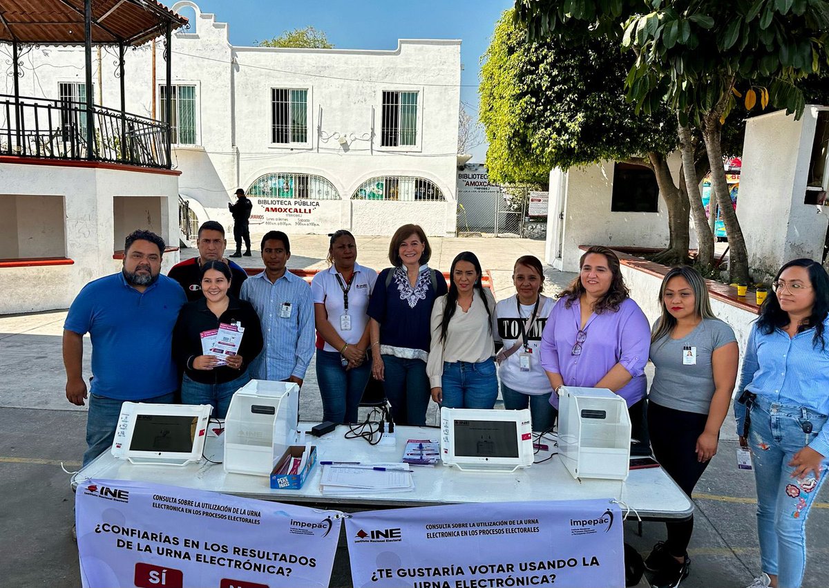 casalez_mayte's tweet photo. Durante la instalación y funcionamiento de la urna electrónica en Cuernavaca y Temixco! Tu opinión es la clave para la democracia en Morelos! https://t.co/guNbFWe2YS
