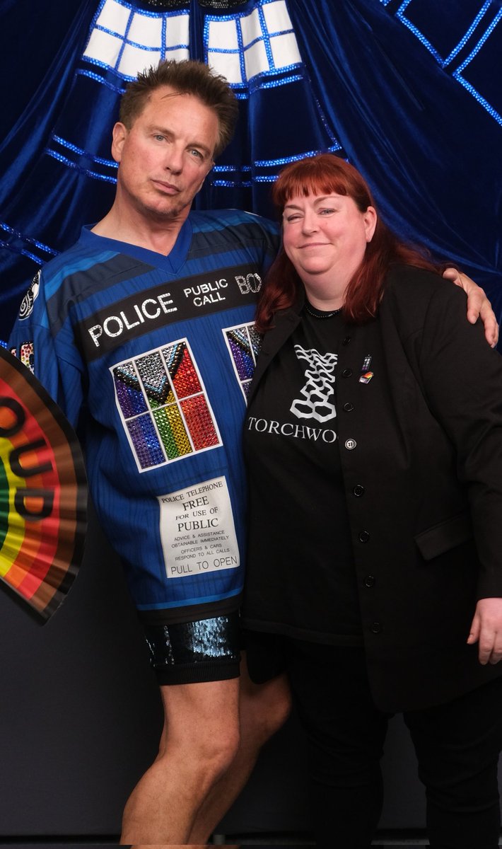 I just saw a thing which said 
'Your lock screen is what gets you pregnant'.  
There are so many reasons why this could never happen.  Not least of which, I don't think I'm <a href="/JohnBarrowman/">John Barrowman MBE</a>'s type (also for many reasons) 🤣🤣